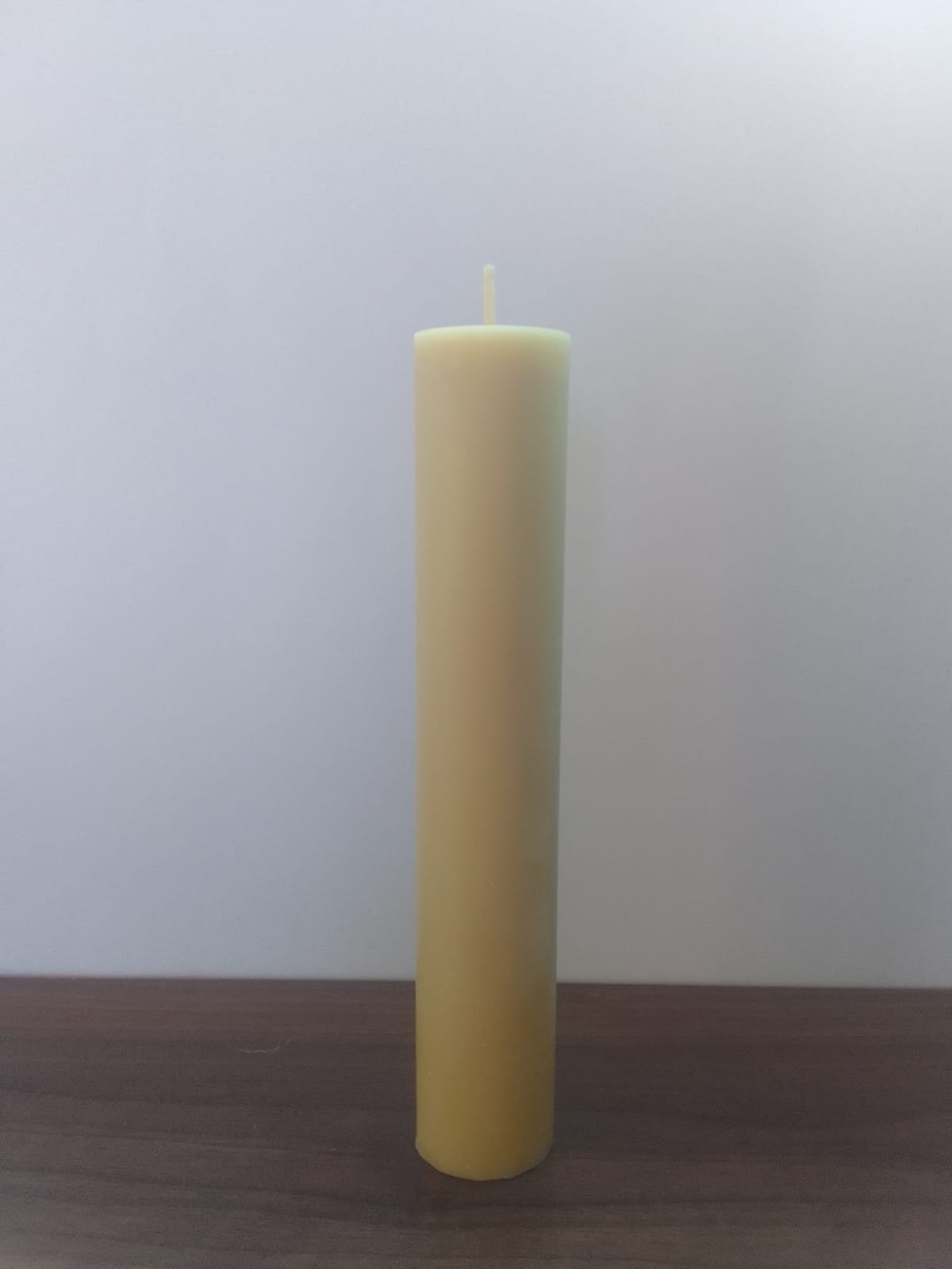 Círio de cera de abelha 100%  20 cm de altura por 4 cm de diâmetro